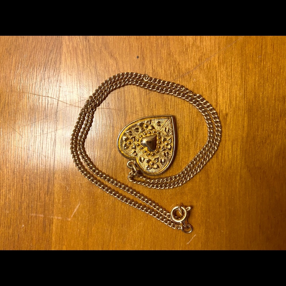 1982 Avon Annie Pendant (14”)